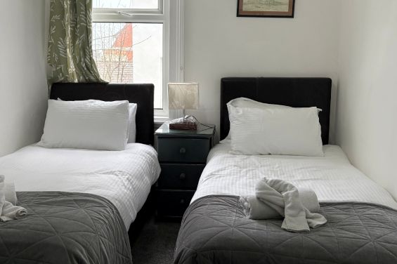Room 5 – Twin Room